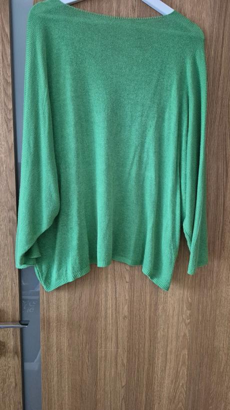 Nitovy oversize pulover,