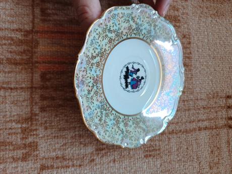 Sada starého porcelánového riadu,