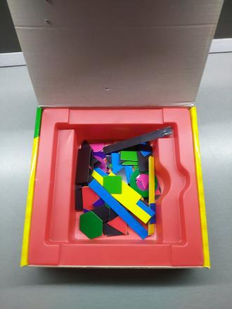 Magnetické tvary na ladnicku, 