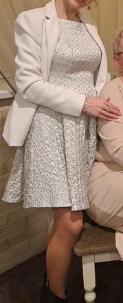 Brokátové šaty, 34