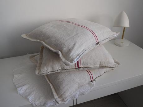 Vankúše menšie , vačšie, podlhovasté,, 