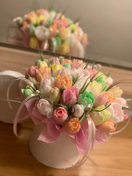 Veľká mydlova kytica v boxe, 