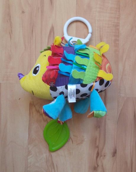 Závesná hračka na kočík - ježko ( lamaze ), 