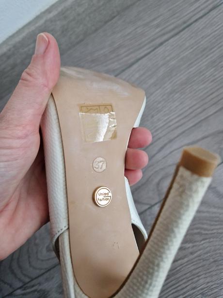 25sch_biele lodicky, 37