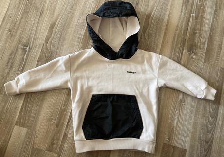 Krásna bekkin mikinka ako nová, 110