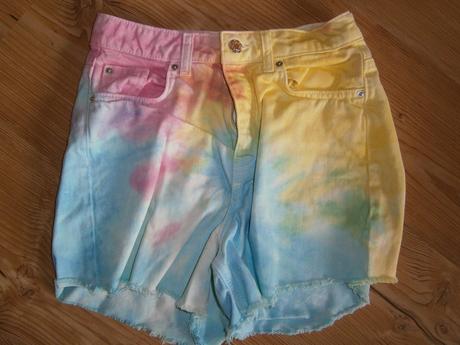 Kraťasy po 3 eur/ks, s