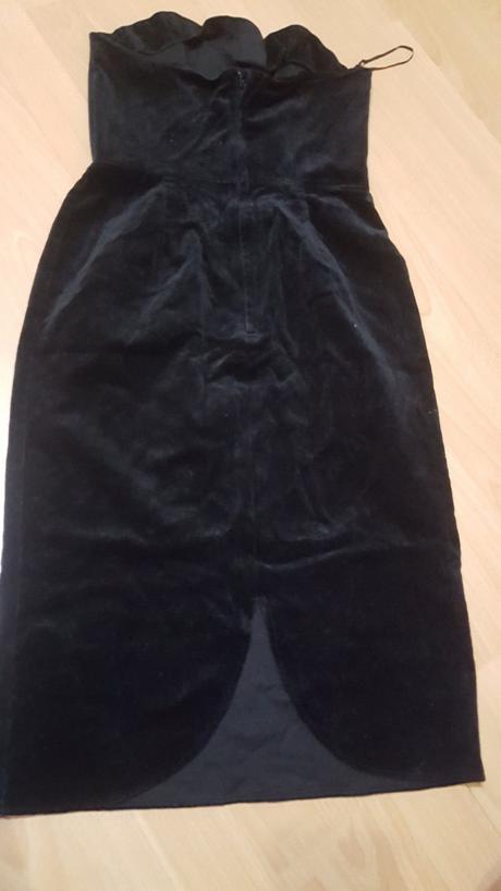 Púzdrové zamatové šaty čierne 38, 38