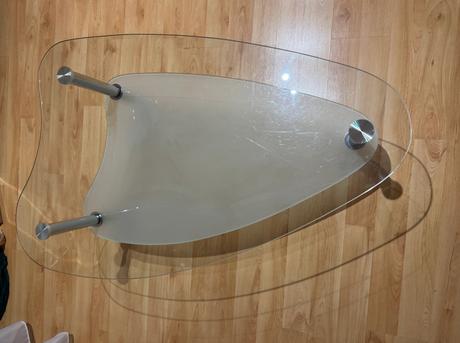 Sklenený konferenčný stolík, 