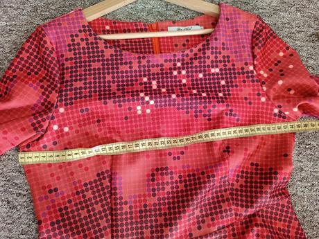 Bodkované červené šaty, l