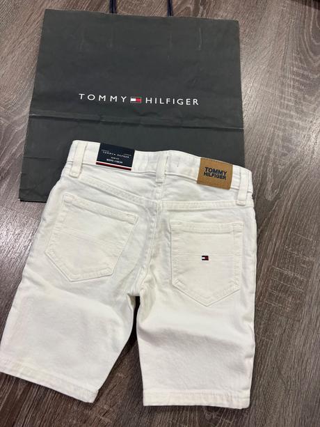 Tommy hilfiger nove biele riflove kratasy č.110, tommy hilfiger,110