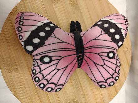 Plyšový ružovo čierny motýľ, 22 cm, 