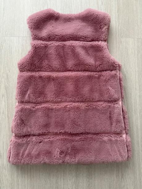 Krátka ružová kožušinová vesta,