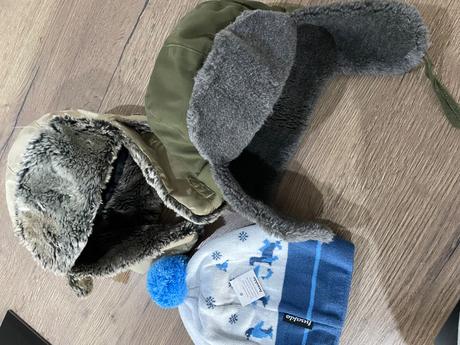 Teple chlapčenské čiapky, 110