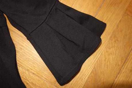 Minišaty s volánovými rukávmi, benetton,s