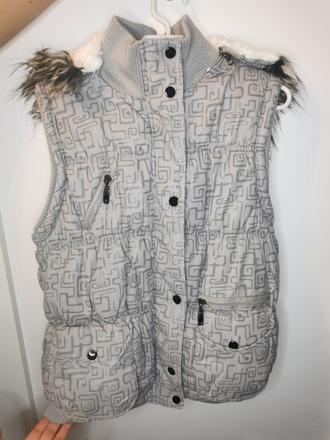 Zateplená vesta s abstraktným motívom, l