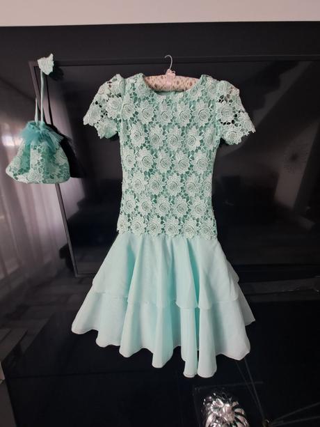 Mentolové slávnostné šaty, 122