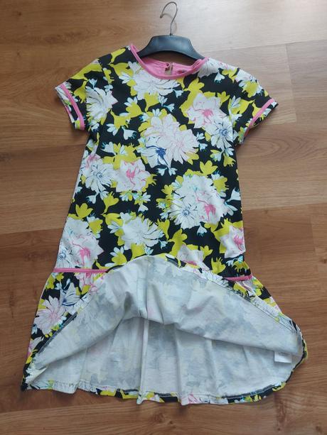 Kvetinové šaty, 140