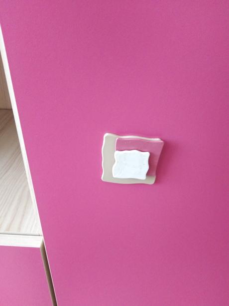 Nábytok aj s vyvýšenou posteľou do študentskej izb,