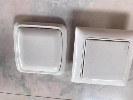 Zásuvky a vypínače,