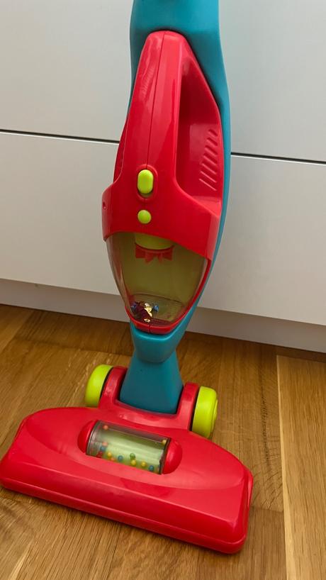 Detsky tycovy vysavac, 