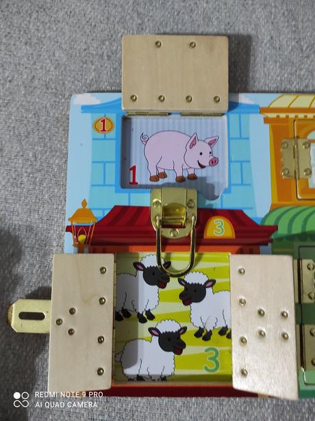 Naučna doska s dvierkami, 