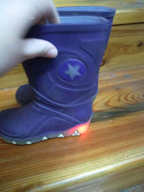 Blikajuce gumaky, 26