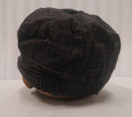 Tmavo sivá károvaná šiltovka č. 626, 45-47 cm, <50
