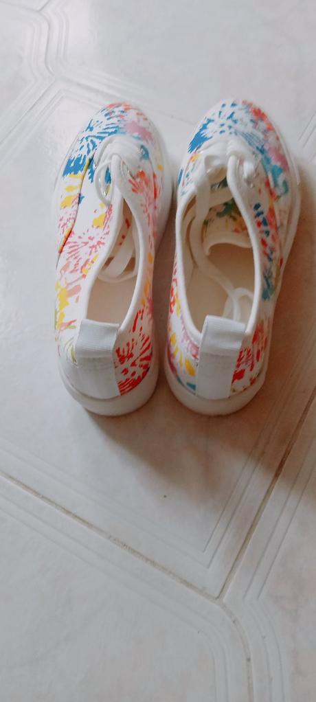 Viac farebné tenisky, 38