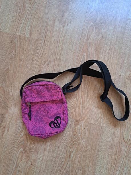 Taštička cez rameno, 