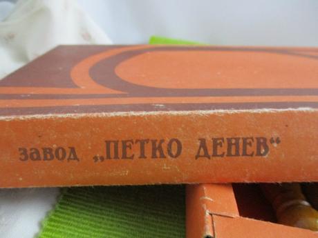 Starý dezertný príbor s drevenou rúčkou,