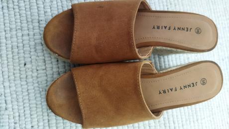 Dreváky elegantné, 36