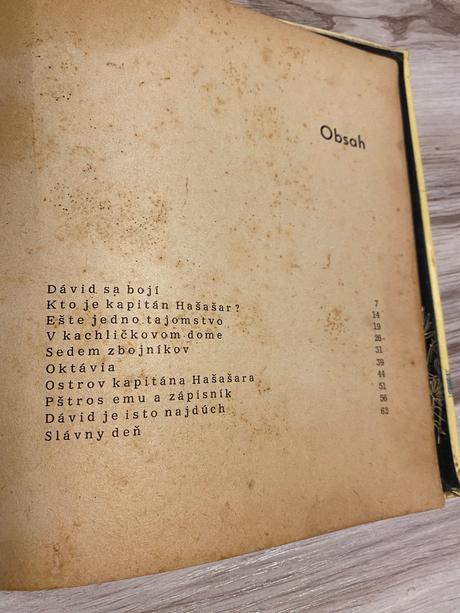 Retro stará kniha ostrov kapitána hašašara,