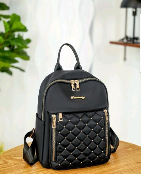 Ruksak krásne detaily poštovné zdarma, 