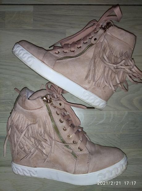 Ruzove platformy, veľkosť 37, 37