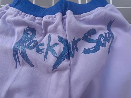 Fialkové tepláky, 104