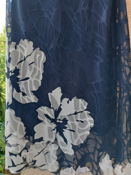 Spoločenské šaty, 48