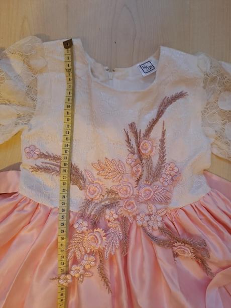 Slávnostné šaty, 122