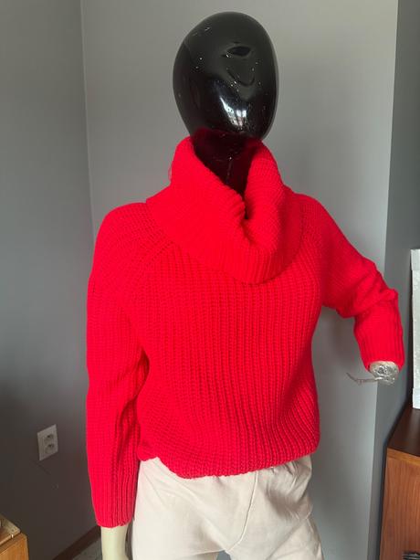 Červený rolák reserved, reserved,s