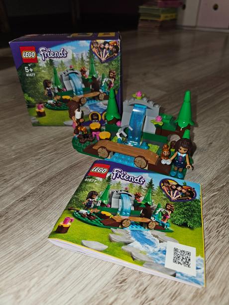 Lego vodopad v lese, 
