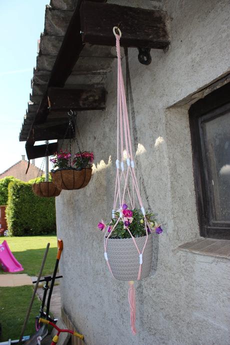 Závesný držiak na kvetináč macrame,