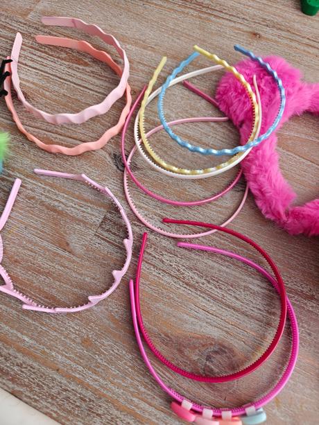 Dievčenské čelenky 19 kusov + batoh,