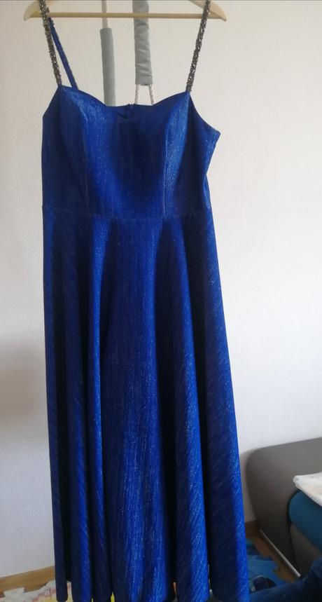 Dlhé spoločenské šaty, 42