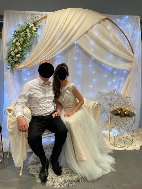 Nádherné spoločenské šaty s holým chrbtom, s