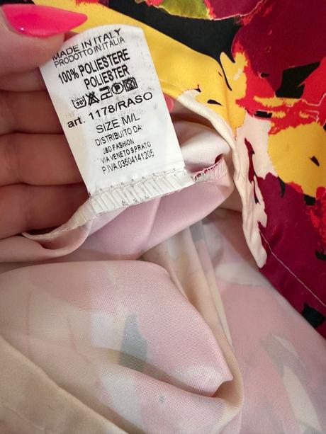 Áčková sukňa výrazný abstraktný farebný dizajn, m