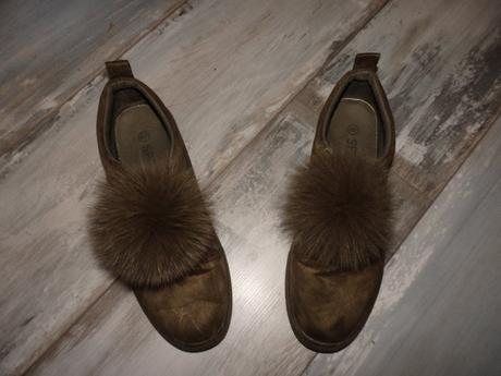 Olivovozelené plátenky s brmbolcom 39, 39