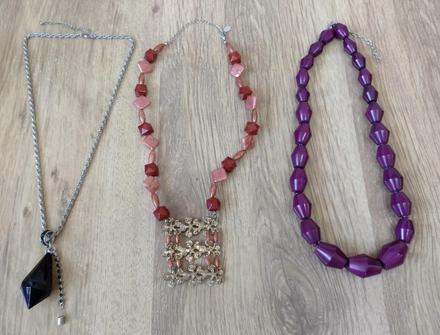 Set 3 náhrdelníkov,