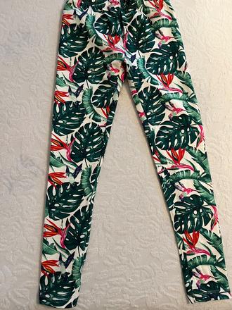 Nove leginy raz oblecene, reserved,146