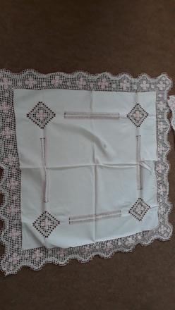 Rucne vysivane obrusy,