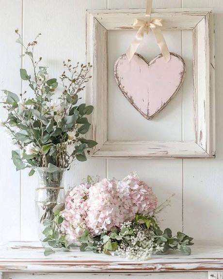 Starý drevený okenný rám, 