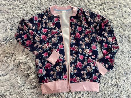 Dievčenský sveter s kvetinkami, 170